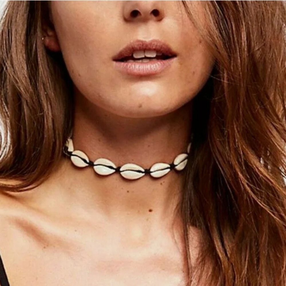 Cowrie shells 🐚 adjustable choker necklace